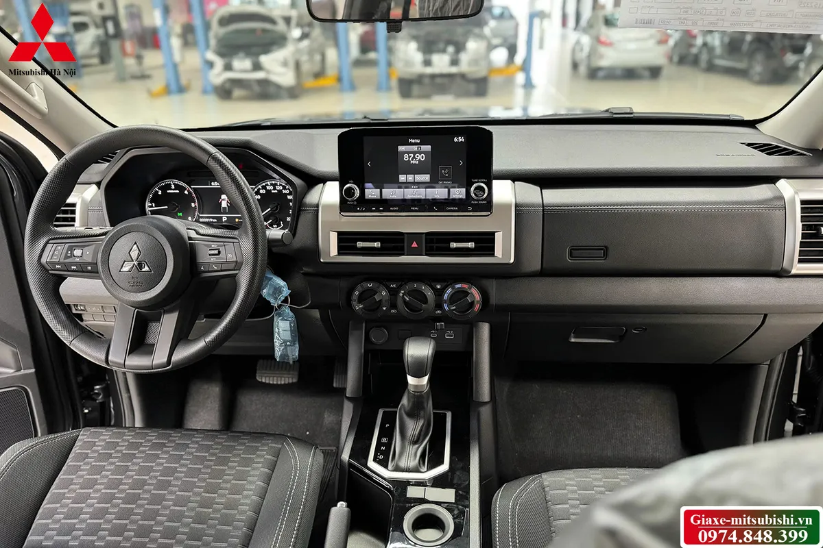 Tiện ích và màn hình cảm ứng 9 inch trên xe bán tải Triton 2wd glx