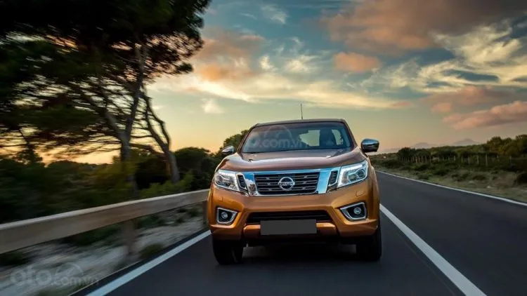 Nissan Navara màu đen, một trong những lựa chọn đáng cân nhắc khi tìm mua xe bán tải cũ giá rẻ