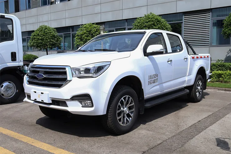 Góc nhìn phía sau của Qingling Taga, một mẫu xe bán tải Trung Quốc mới mẻ tại thị trường Việt Nam