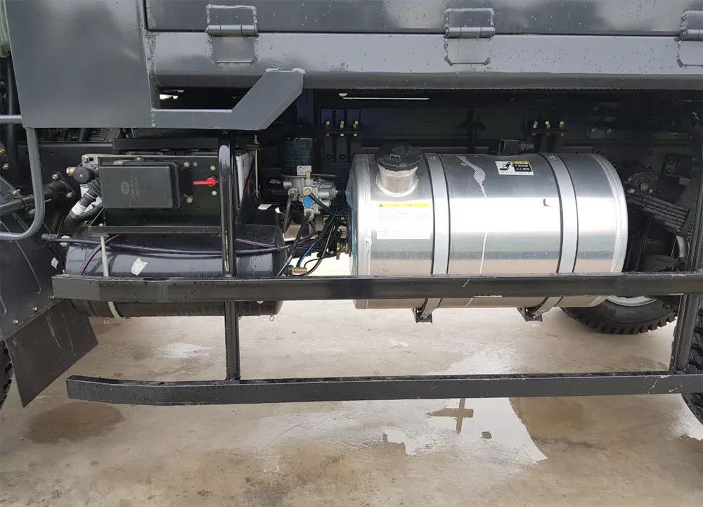 Bình dầu hợp kim nhôm 140 lít của dòng xe ben 2 cầu, đảm bảo hành trình dài