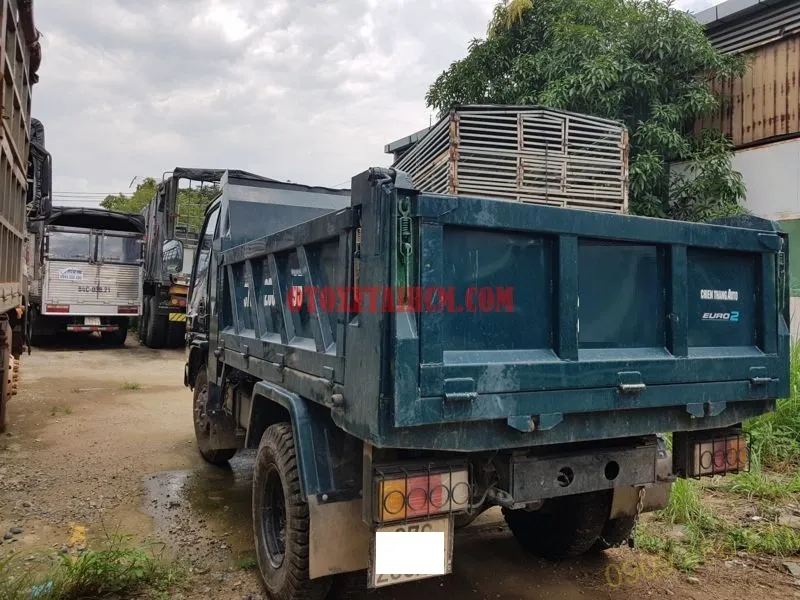 Thùng ben 3 khối của xe ben Chiến Thắng cũ, thể hiện sự chắc chắn