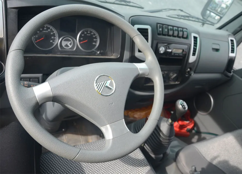 Tổng quan cabin xe ben 2 tấn Chiến Thắng CT2.35TD1 với tay lái trợ lực và hộp số 5 tiến 1 lùi