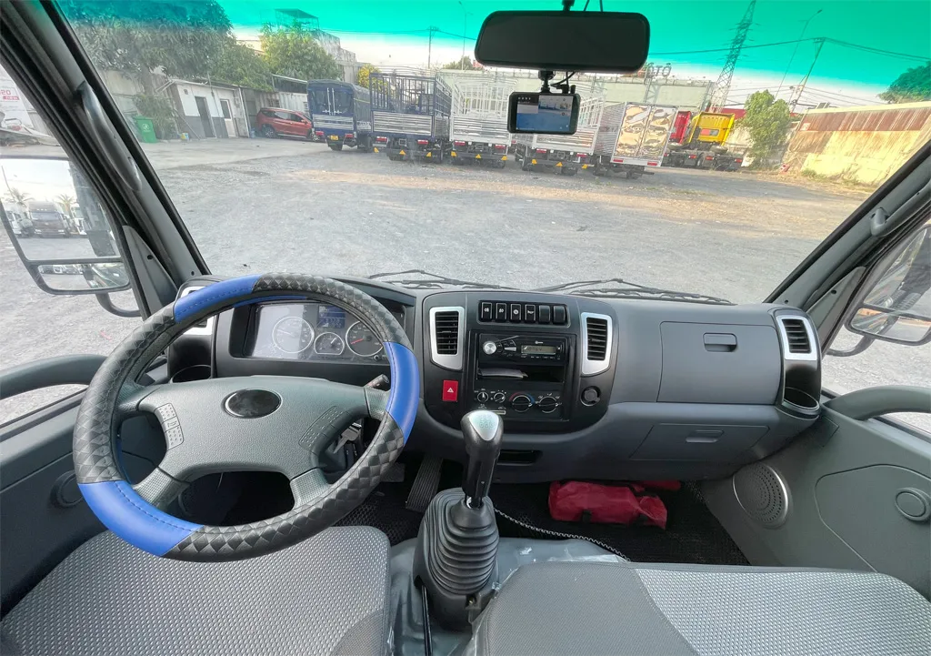 Khoang nội thất xe ben Chiến Thắng 3.5 tấn với bảng điều khiển hiện đại