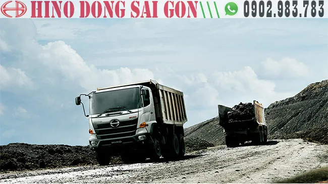 Hình ảnh xe ben Hino 15 tấn đang hoạt động ngoài công trường