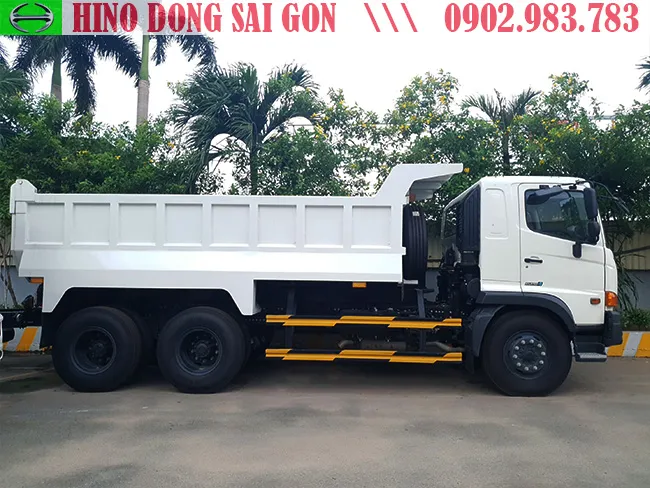 Hình ảnh toàn cảnh xe ben Hino 3 chân FM8JN7A 15 tấn thùng 10 khối