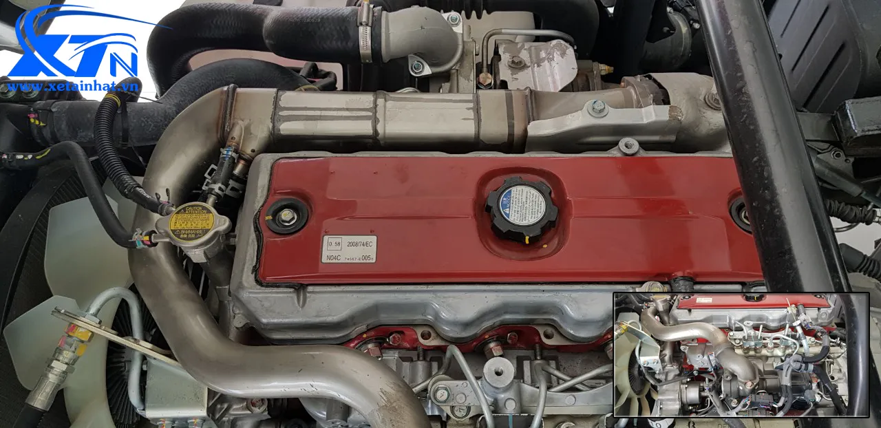 Hình ảnh chi tiết động cơ W04D Euro 4 trên xe ben Hino 3t5