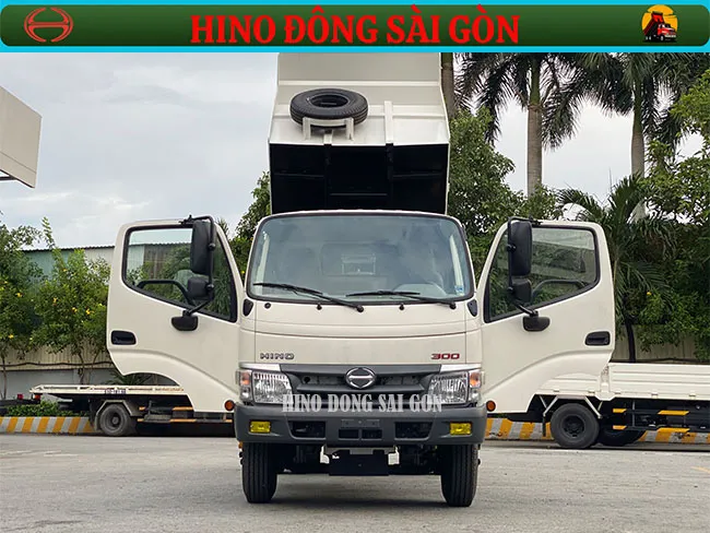 Xe ben Hino 4.5 tấn XZU342 Euro 4 nhìn từ phía đầu xe