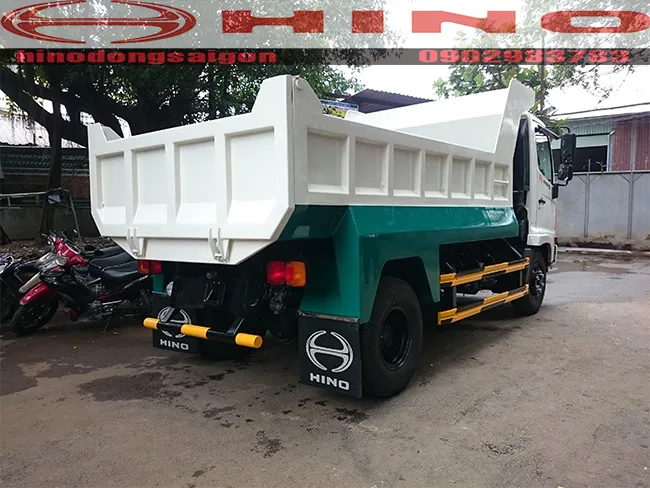Xe ben Hino FC tải trung có thiết kế thùng tự đổ với dung tích phổ biến 4.4 khối