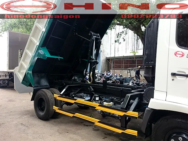 Hình ảnh cận cảnh ty ben thủy lực nhập khẩu từ Thái Lan, đảm bảo khả năng nâng hạ mạnh mẽ và ổn định