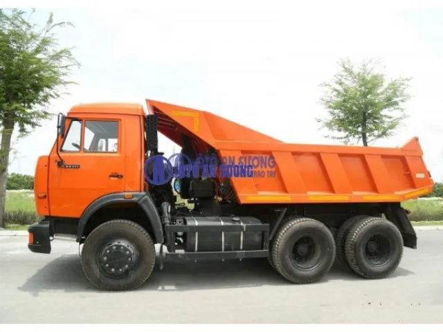 Nội thất cabin xe ben Kamaz 13 tấn thùng 8 khối với thiết kế rộng rãi, tiện nghi