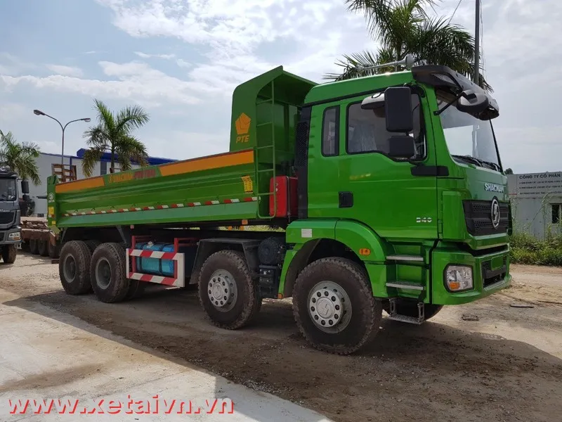 Xe ben Shacman 4 chân thùng đúc bền bỉ, được chế tạo từ thép cường độ cao