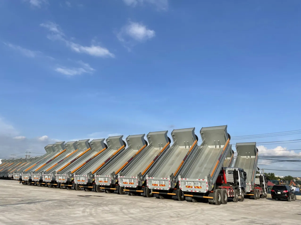 Xe ben Shacman 4 chân mạnh mẽ, được phân phối chính thức bởi RitaVõ Auto, đơn vị uy tín tại Việt Nam