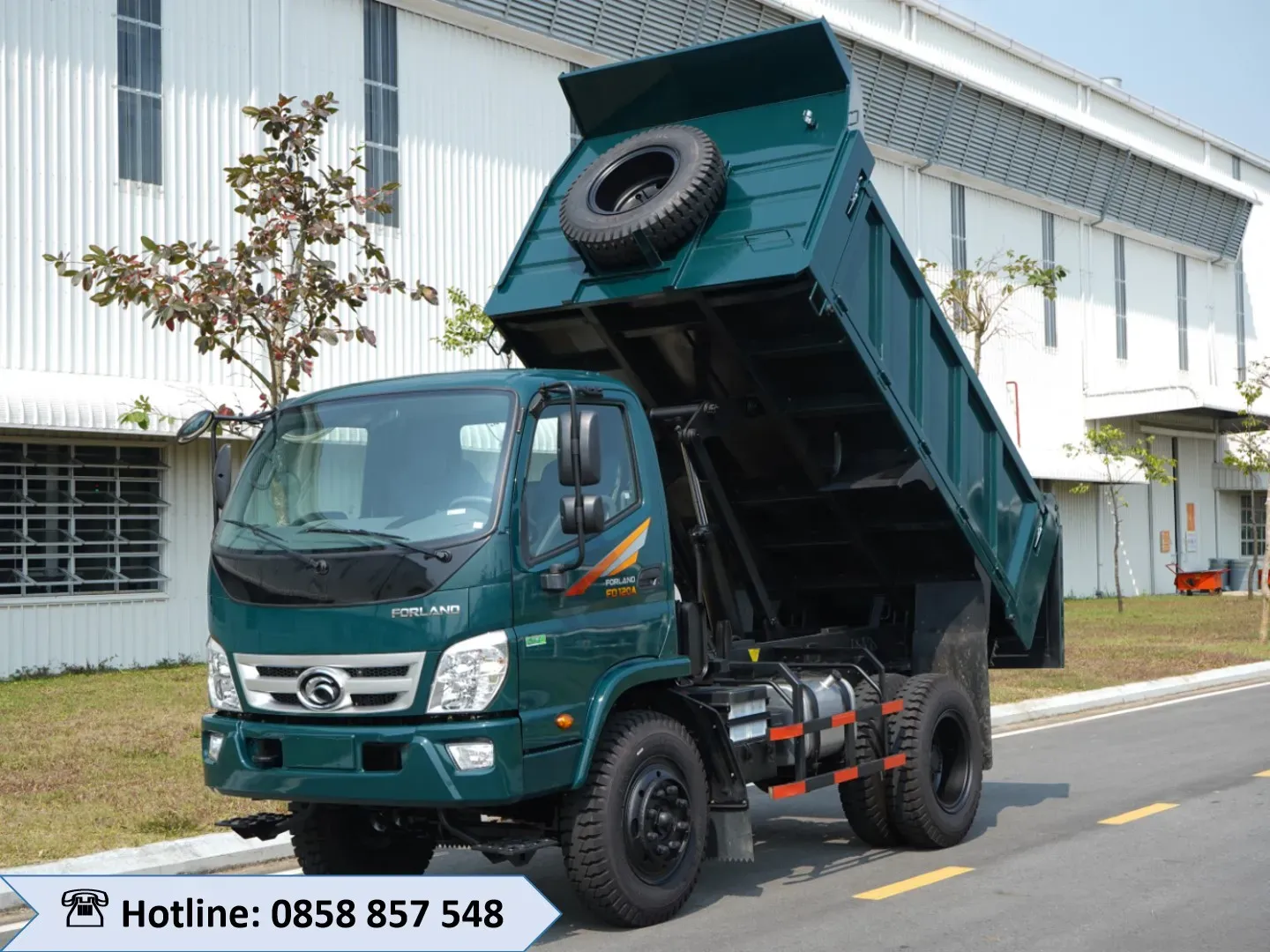 allintitle:Xe ben 6 tấn Thaco Forland FD120A màu trắng đang hoạt động trên công trường