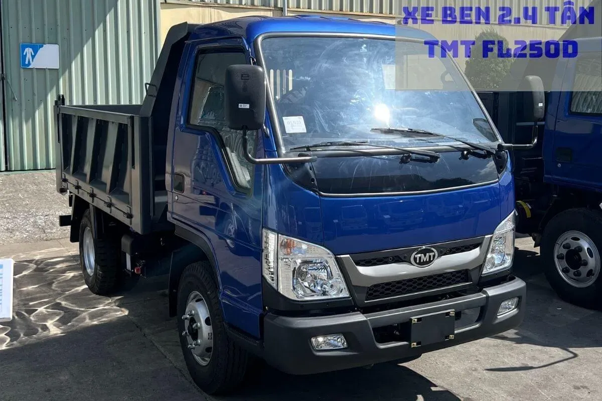 Xe ben 2.4 tấn TMT FL250D thế hệ mới đang vận hành trên đường đất