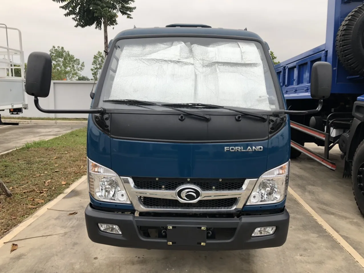 Cabin xe ben Thaco FD490 2.5 tấn lật 45 độ thuận tiện cho việc sửa chữa