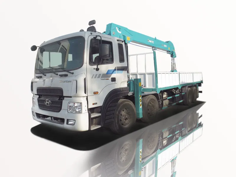 Xe cẩu Hyundai HD320 4 chân 12 tấn gắn cẩu HKTC HLC-10015S mạnh mẽ