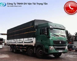 Xe tải 18 tấn vận chuyển hàng hóa