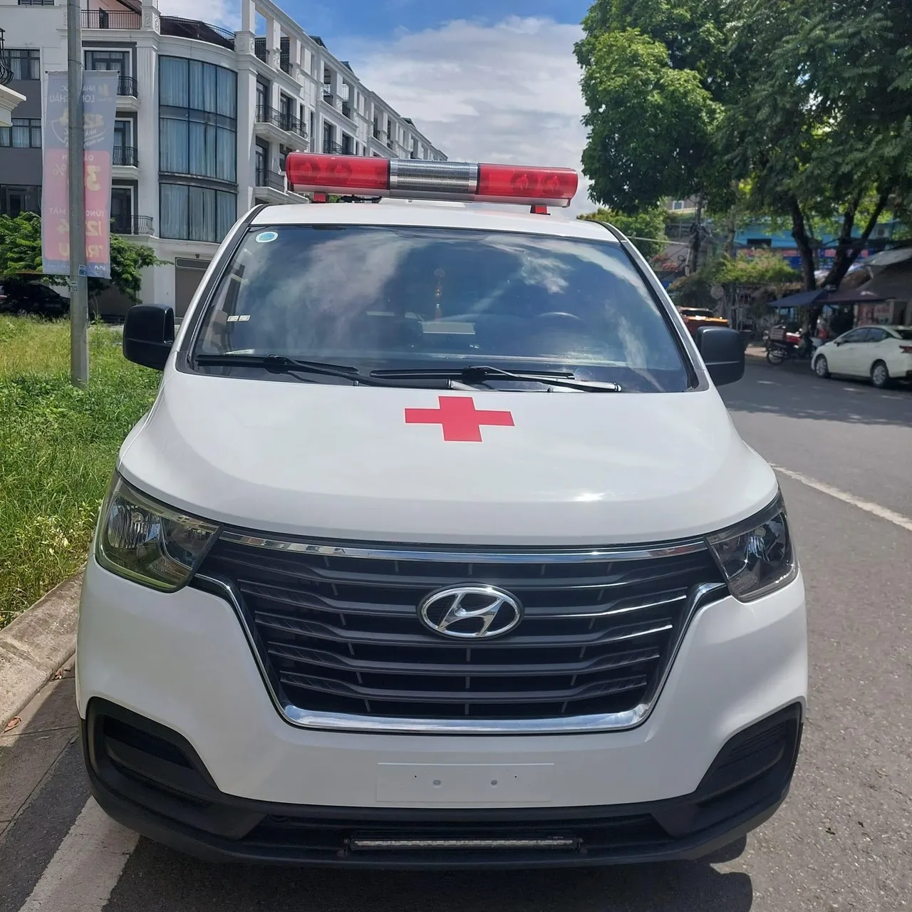Xe cứu thương Hyundai Starex máy xăng nhập khẩu