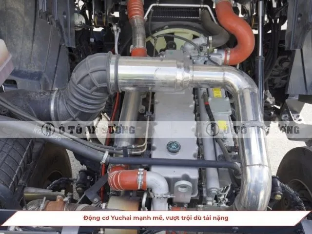 Động cơ Yuchai mạnh mẽ cho cả ba phiên bản đầu kéo Dongfeng X7 mooc ben