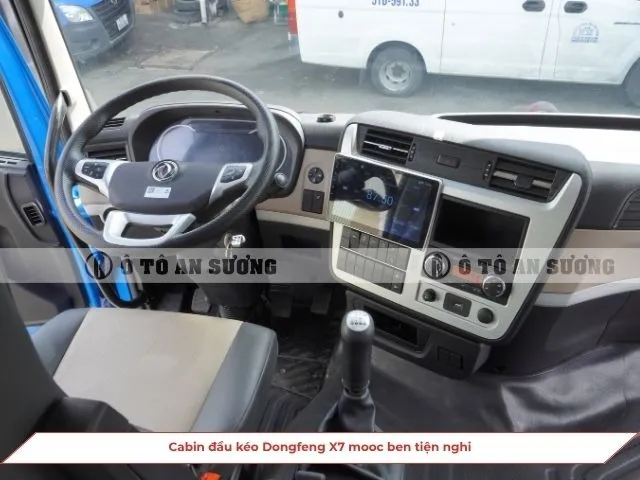 Cabin đầu kéo Dongfeng X7 mooc ben tiện nghi với hai giường nằm rộng rãi