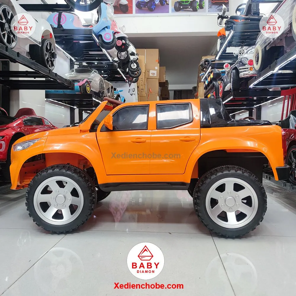 Chi tiết thân xe và cửa mở ngang của mẫu xe điện trẻ em bán tải Mercedes ABM-3388