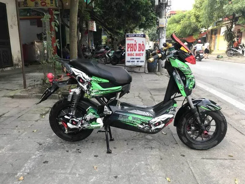 Mô hình ảnh xe điện xmen độ kiểng với tay phanh Brembo cao cấp