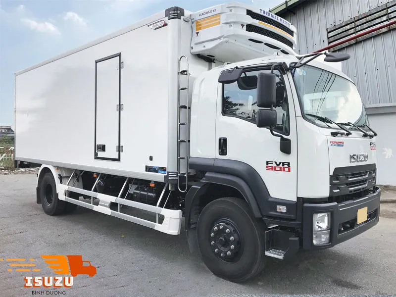 Xe tải Isuzu 8 tấn FVR900 thùng đông lạnh