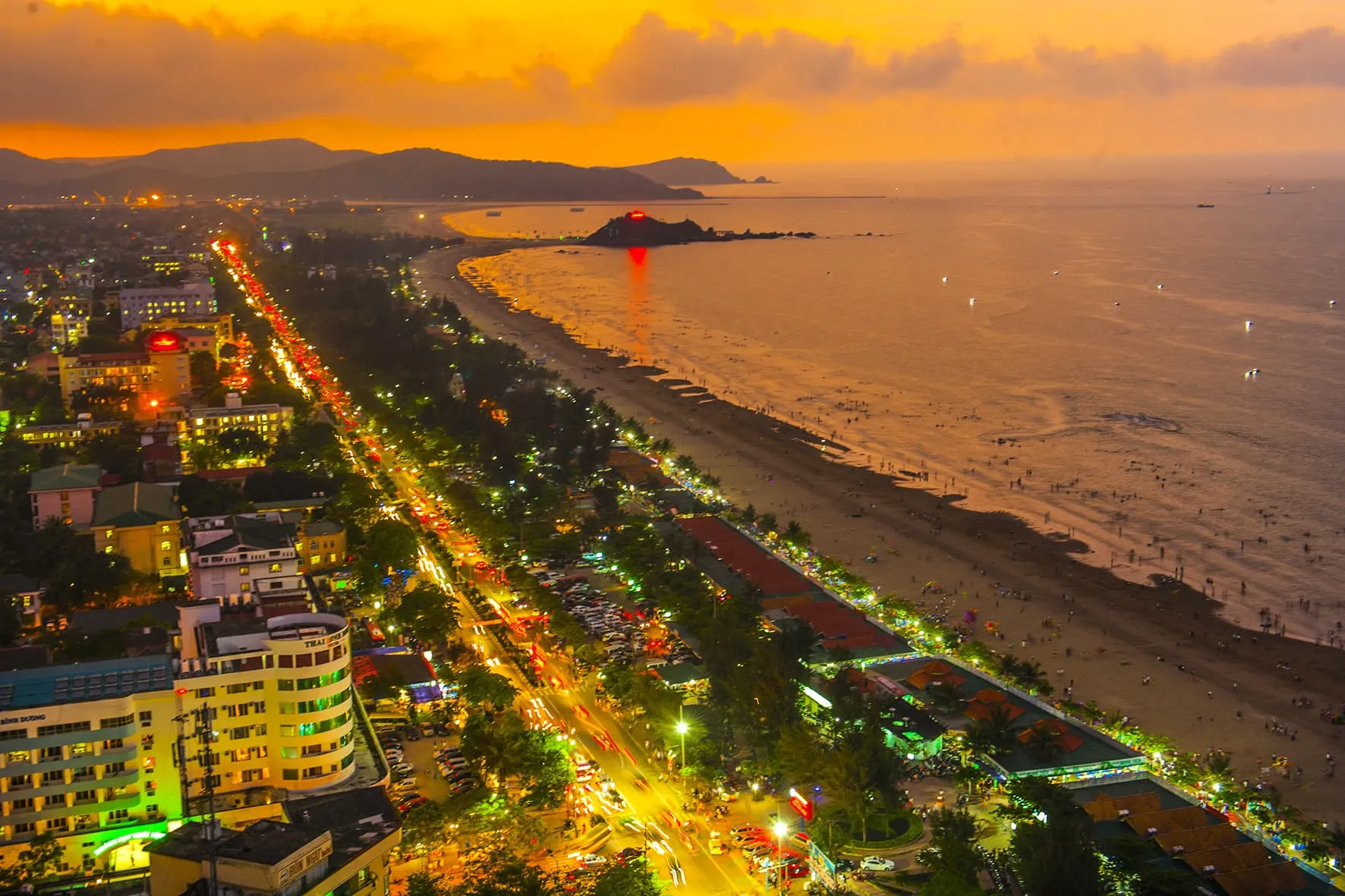 Dòng xe khách đi Cửa Lò cao cấp vận hành trên tuyến cao tốc Hà Nội - Vinh