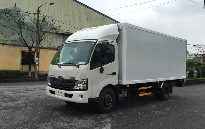 Xe tải Hino 3.5 tấn thùng kín lắp ráp trong nước