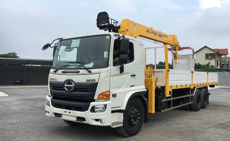 Xe Hino lắp cẩu 8 tấn Soosan