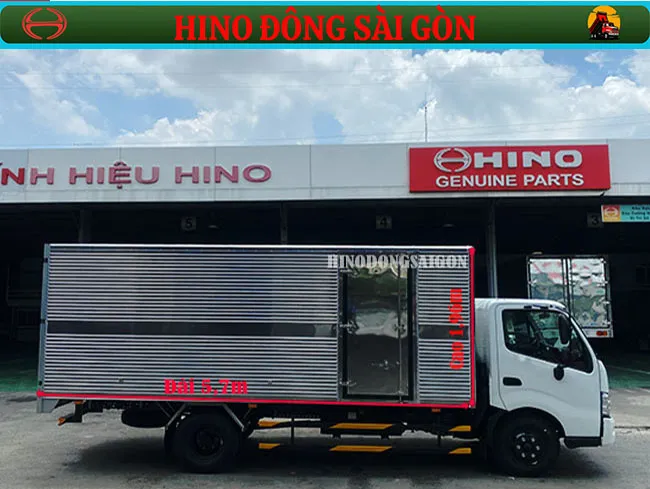 Hino XZU730 thùng kín 5 tấn, chuyên chở hàng hóa cần bảo vệ