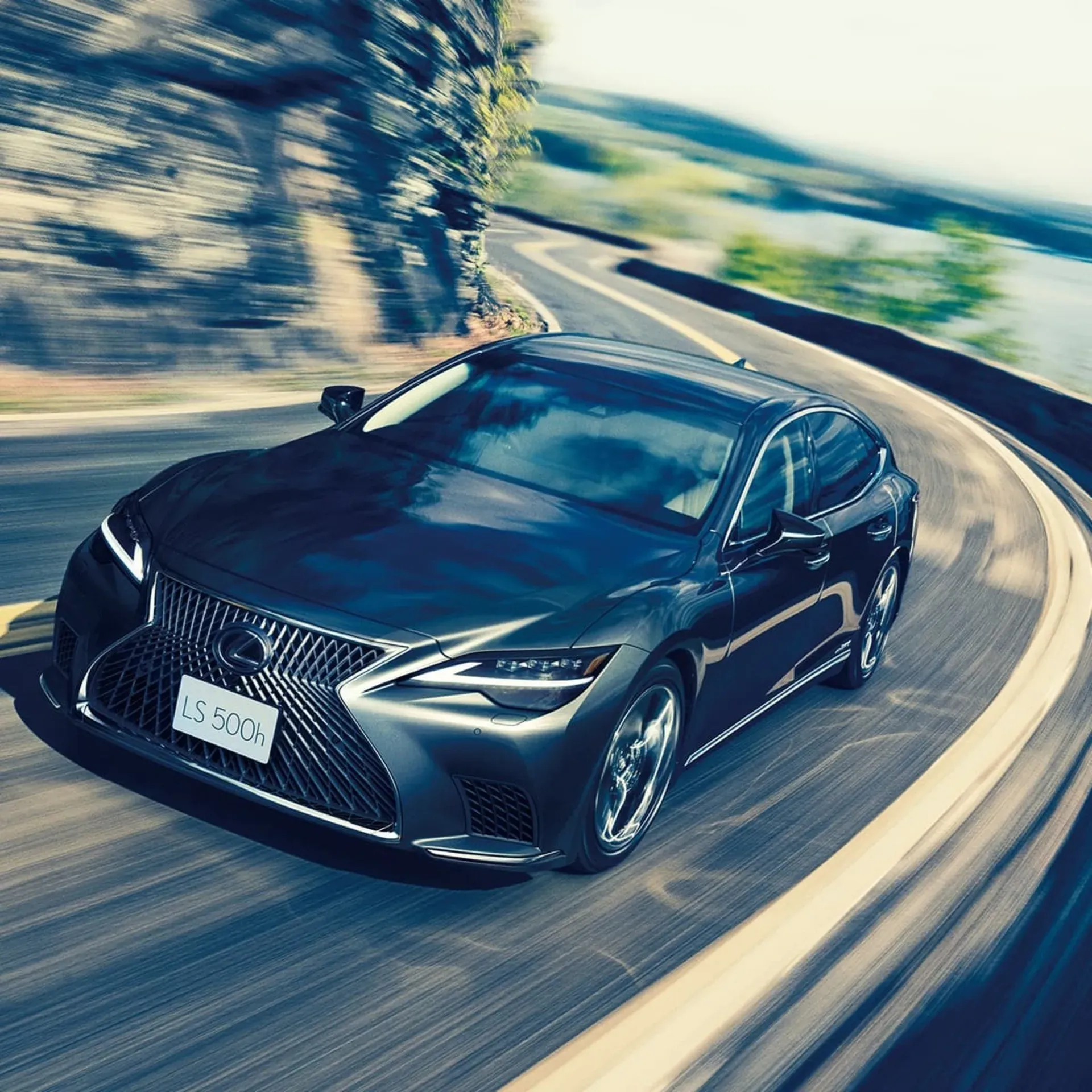 Lexus LS 500h, xe hybrid sang trọng với hệ thống Multi Stage Hybrid