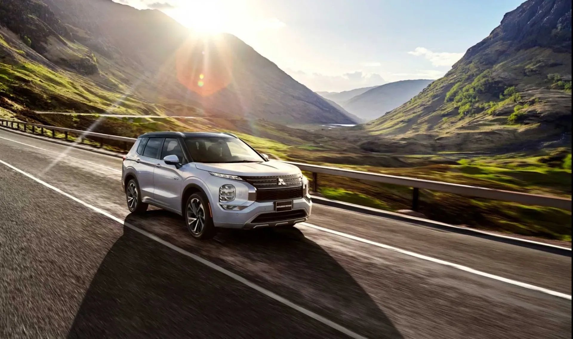 Mitsubishi Outlander PHEV, mẫu Plug-in hybrid 7 chỗ được ưa chuộng