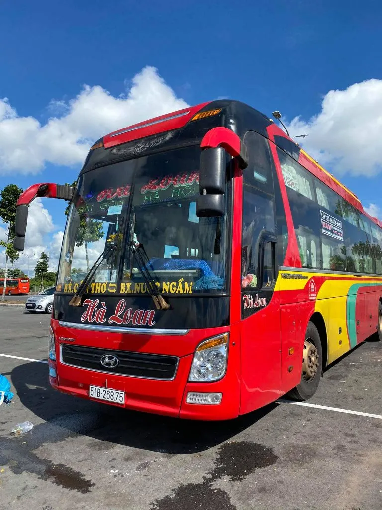 Xe khách Hà Loan