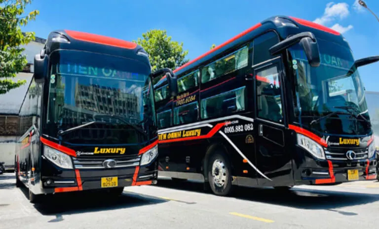 Dàn xe Limousine nổi bật của nhà xe Nam Oanh chạy tuyến bến xe Mỹ Đình đi Điện Biên
