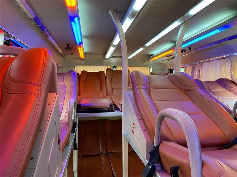 Nhà xe Hải Vân có hệ thống giường nằm cao cấp, rất êm ái, mềm mại và chóng xóc rất tốt. Đem lại cho khách hàng những giấc ngủ ngon.