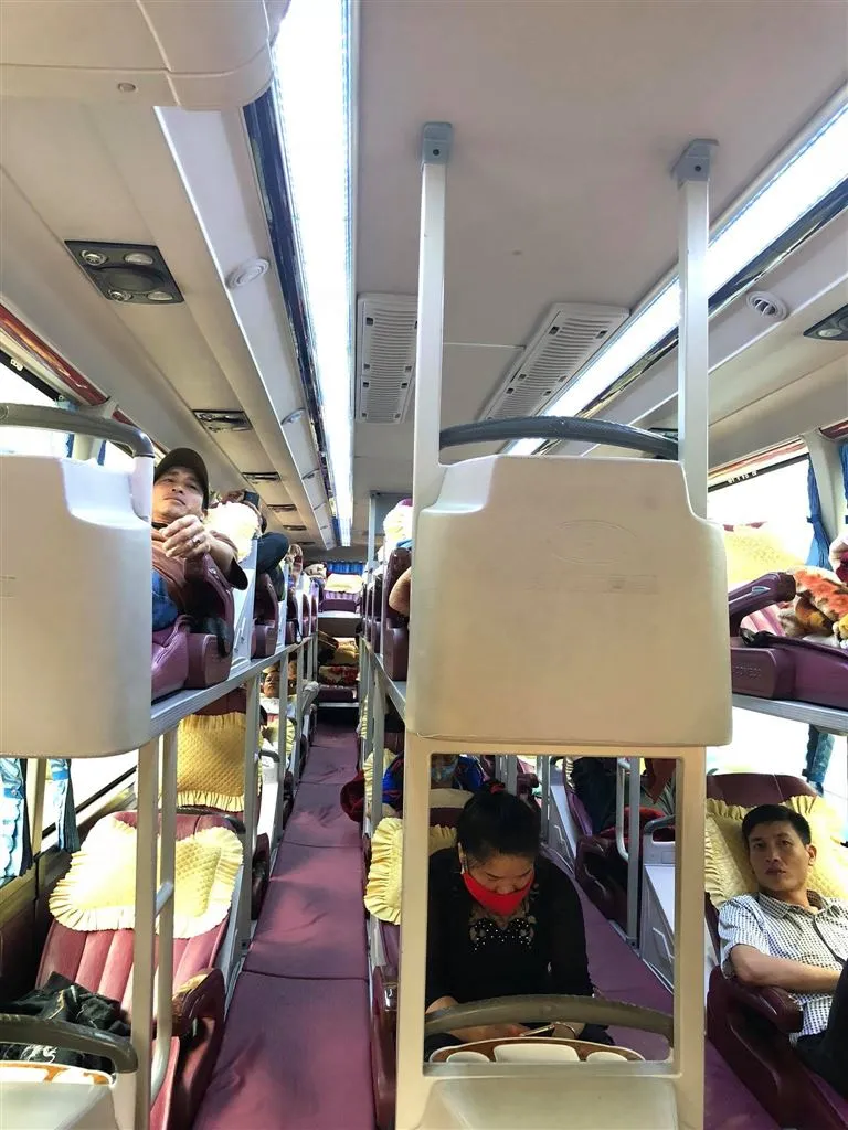 Xe giường nằm 44 chỗ của Thế Anh có hệ thống giường nằm được thiết kế khoa học, chắc chắn, được trải đệm êm và có sẵn chăn gối.