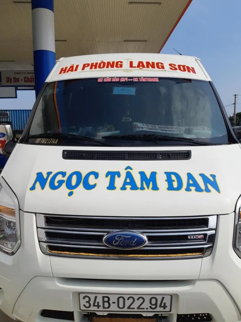 Xe limousine Ngọc Tâm Đan sang trọng