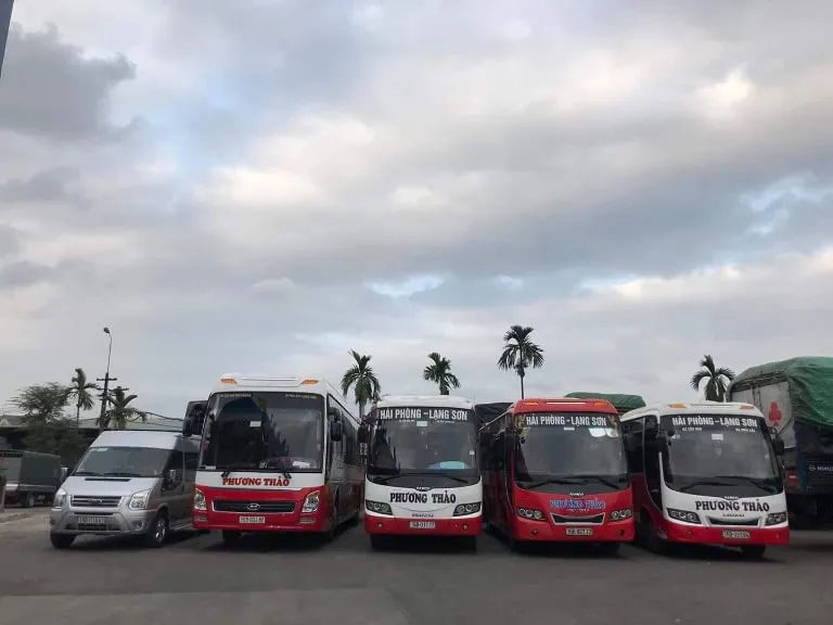 Nội thất xe Phương Thảo sạch sẽ, tiện nghi đầy đủ