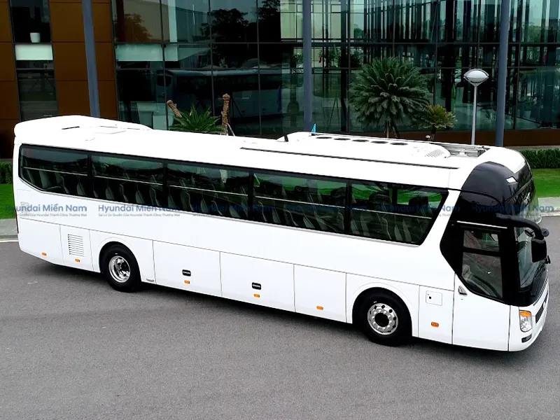 Xe Khách Hyundai Universe 45 Chỗ (2)