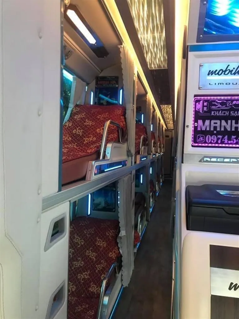 Nội thất xe Mạnh Hà với tiện nghi cơ bản đầy đủ