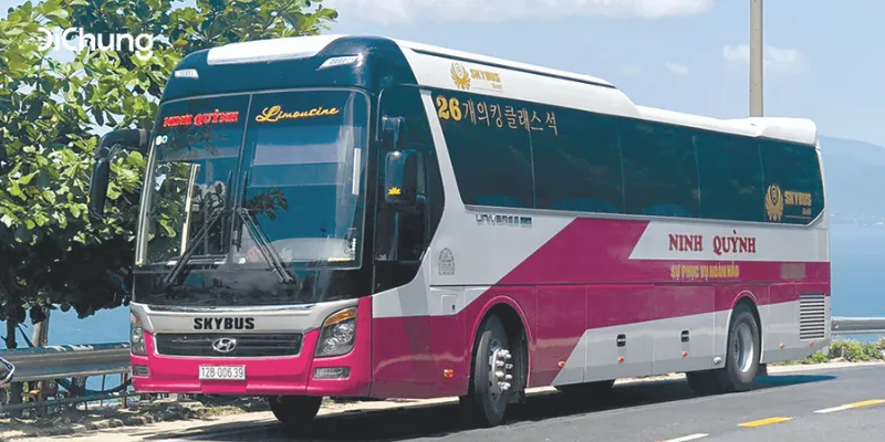 Xe khách tuyến Mỹ Đình đi Lạng Sơn tại bến xe Mỹ Đình, Hà Nội