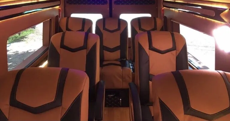 Nội thất xe Bảo Châu với ghế da và tiện nghi hiện đại