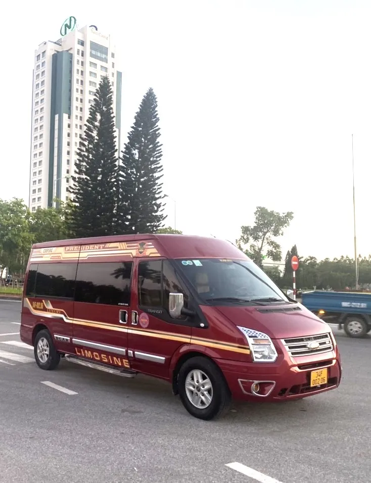 Xe limousine Hải Dương Express với ghế ngồi rộng rãi