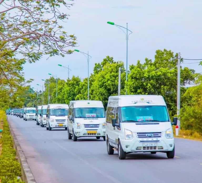 Xe limousine 11 chỗ của Lợi Vũ