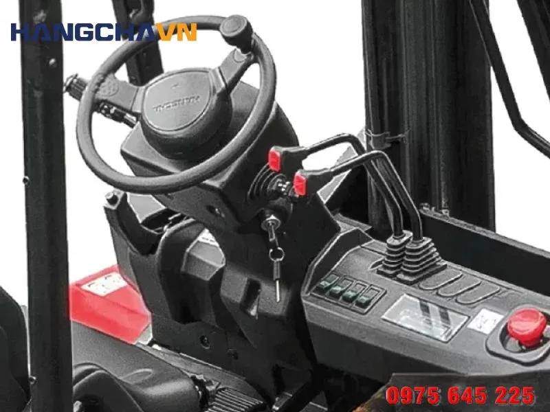 Khoang lái cabin xe nâng dầu 2.5 tấn thiết kế hiện đại