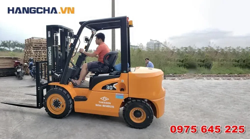 Xe nâng dầu 3 tấn Hangcha dòng X với cabin rộng rãi