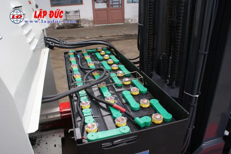 Xe nÃ¢ng Ä‘iá»‡n Ä‘á»©ng lÃ¡i 2.5 táº¥n NICHIYU sá»­ dá»¥ng bá»™ bÃ¬nh 48V - 280Ah