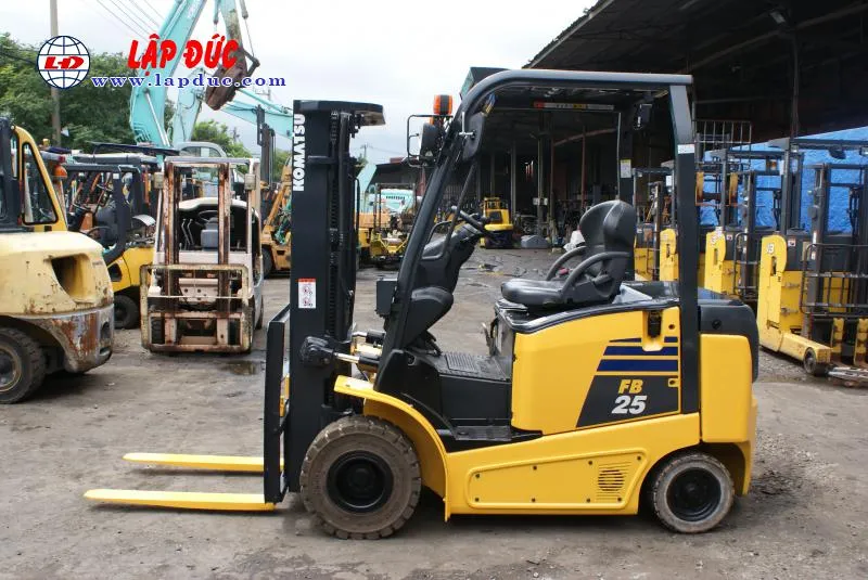 Xe nÃ¢ng Ä‘iá»‡n ngá»“i lÃ¡i cÅ© KOMATSU 2.5 táº¥n FB25-12 # 100193