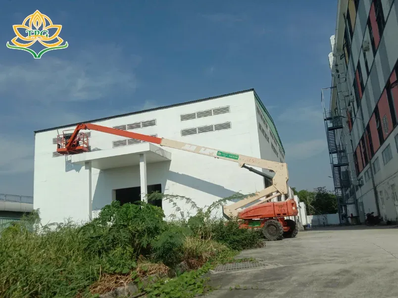 Xe nâng người boom lift dầu